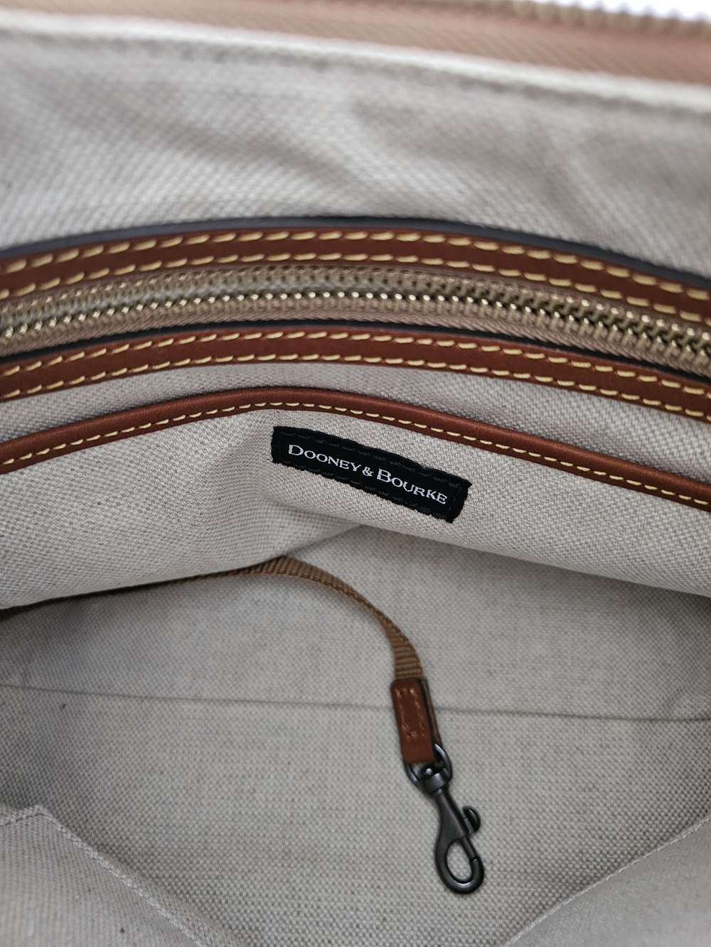 NWOT Dooney & Bourke Taupe Pebble Grain Leather Hobo Shoulder Bag - Picture 9 of 13